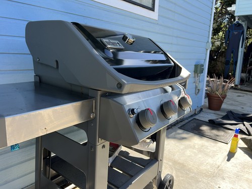 Weber Spirit II E-310 3-Burner Gas Grill